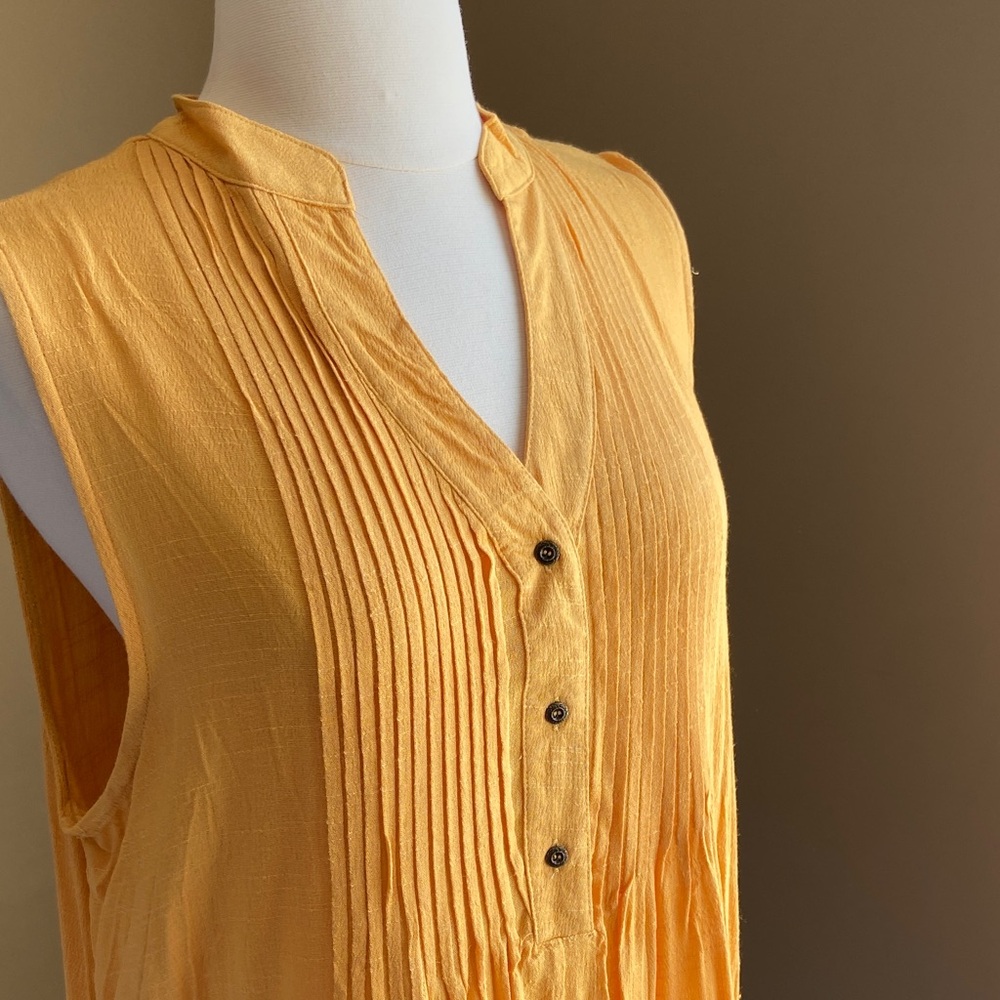 NWT Yellow Sleeveless Pleated Top - Picture 3 of 8